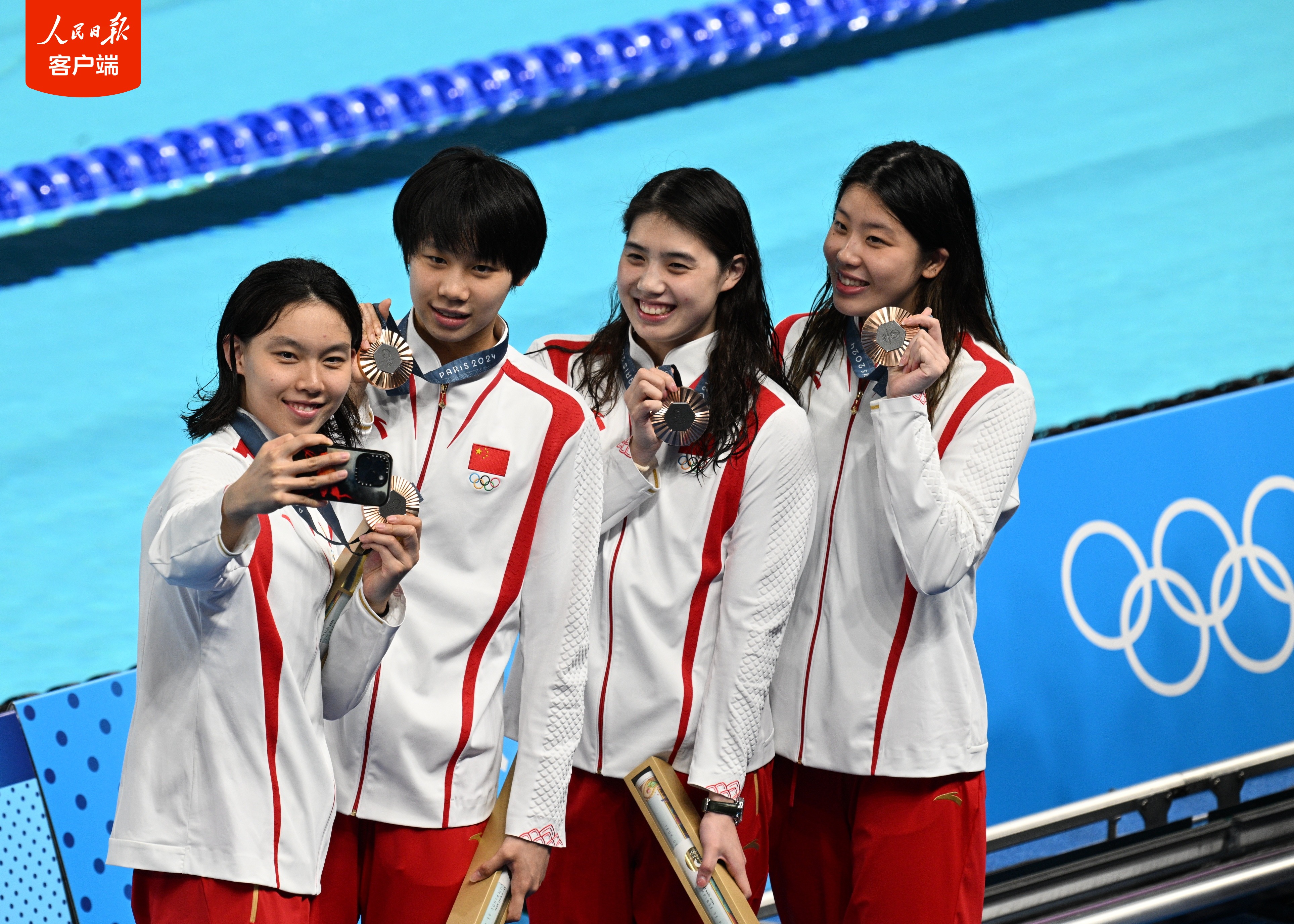 意大利女子跳水选手勇夺铜牌,绽放笑容 意大利女子跳水选手勇夺铜牌,绽放笑容