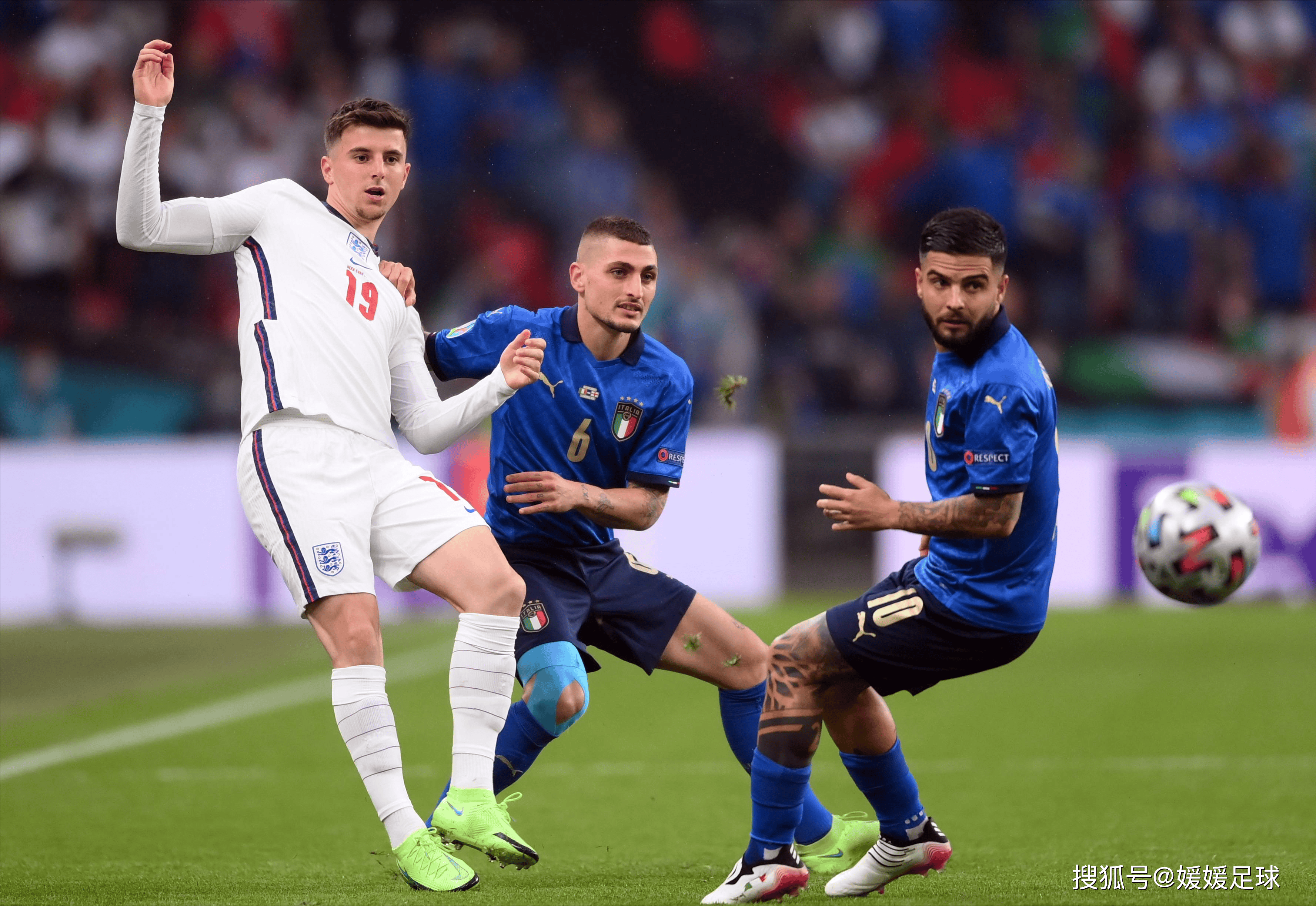 意大利足球比赛现场氛围火爆 意大利足球比赛现场氛围火爆