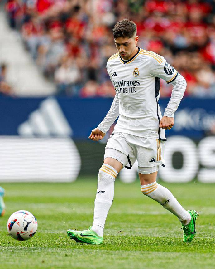 皇马成功逆转击败对手,士气高昂 皇马成功逆转击败对手,士气高昂