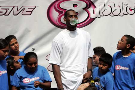 NBA球员参与篮球公益活动支持环保 NBA球员参与篮球公益活动支持环保