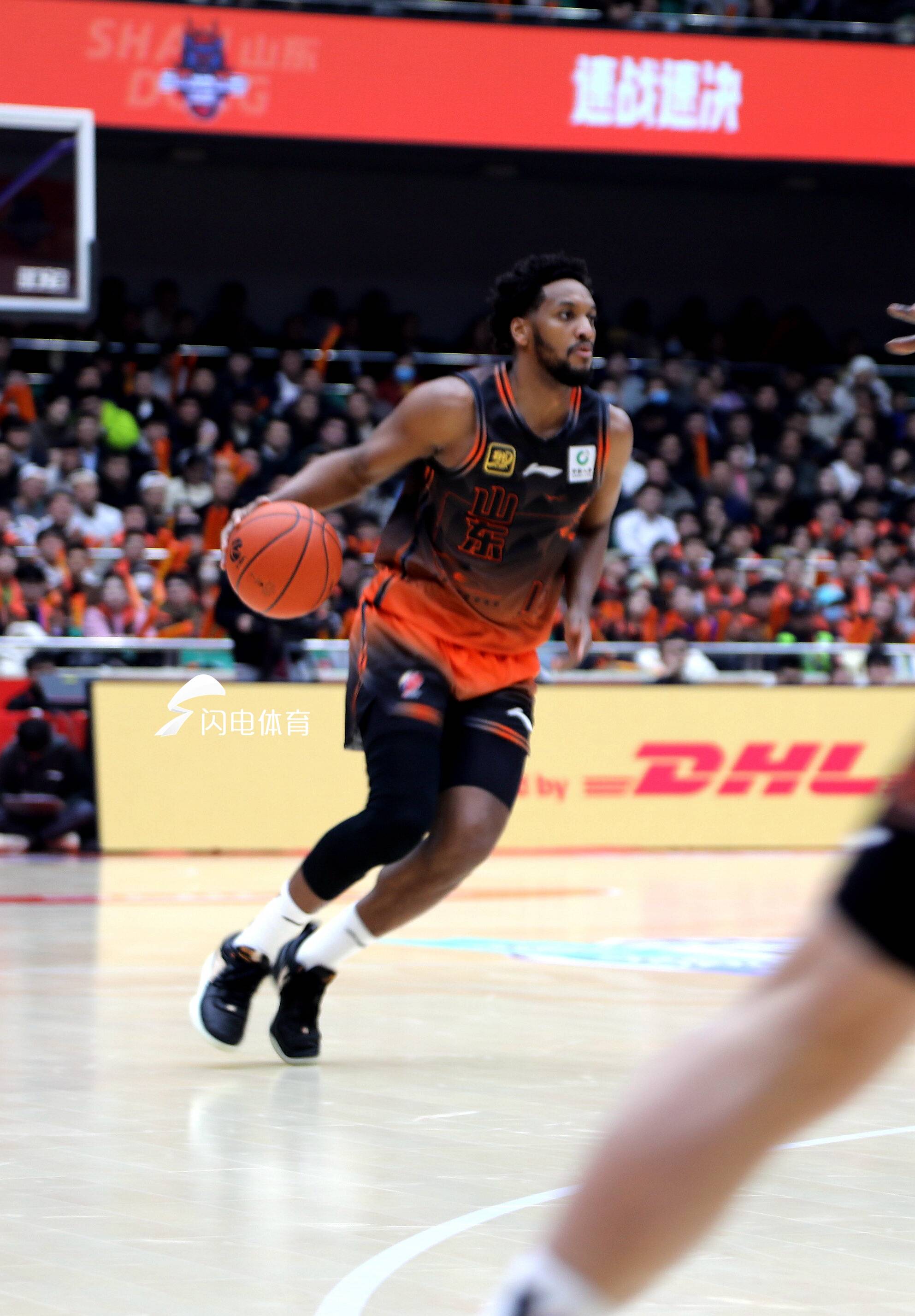 山东男篮刷新三分纪录,力压对手取得连胜 山东男篮刷新三分纪录,力压对手取得连胜