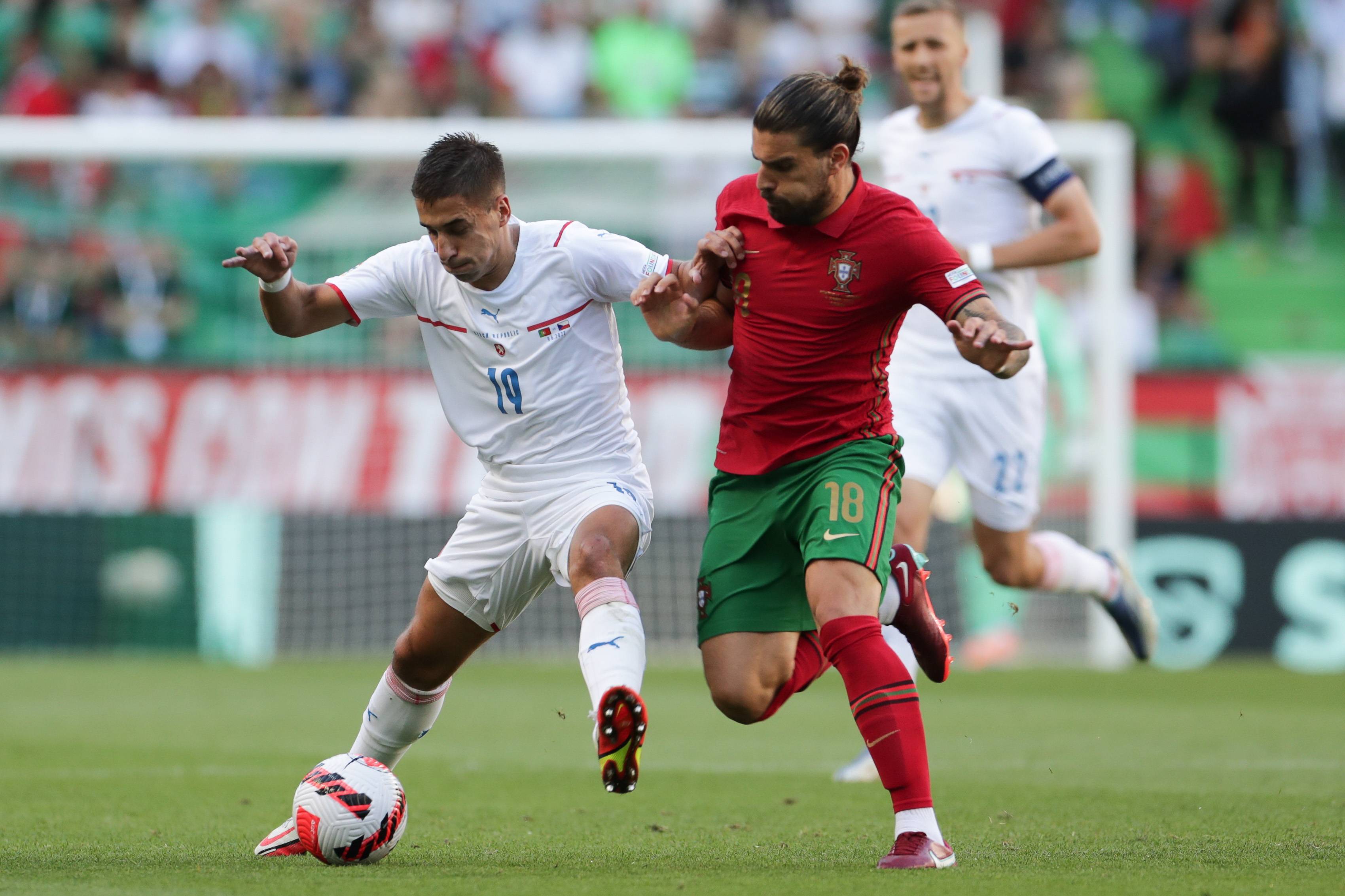 捷克队备战爱尔兰,力争顶住压力取得胜利 捷克队备战爱尔兰,力争顶住压力取得胜利