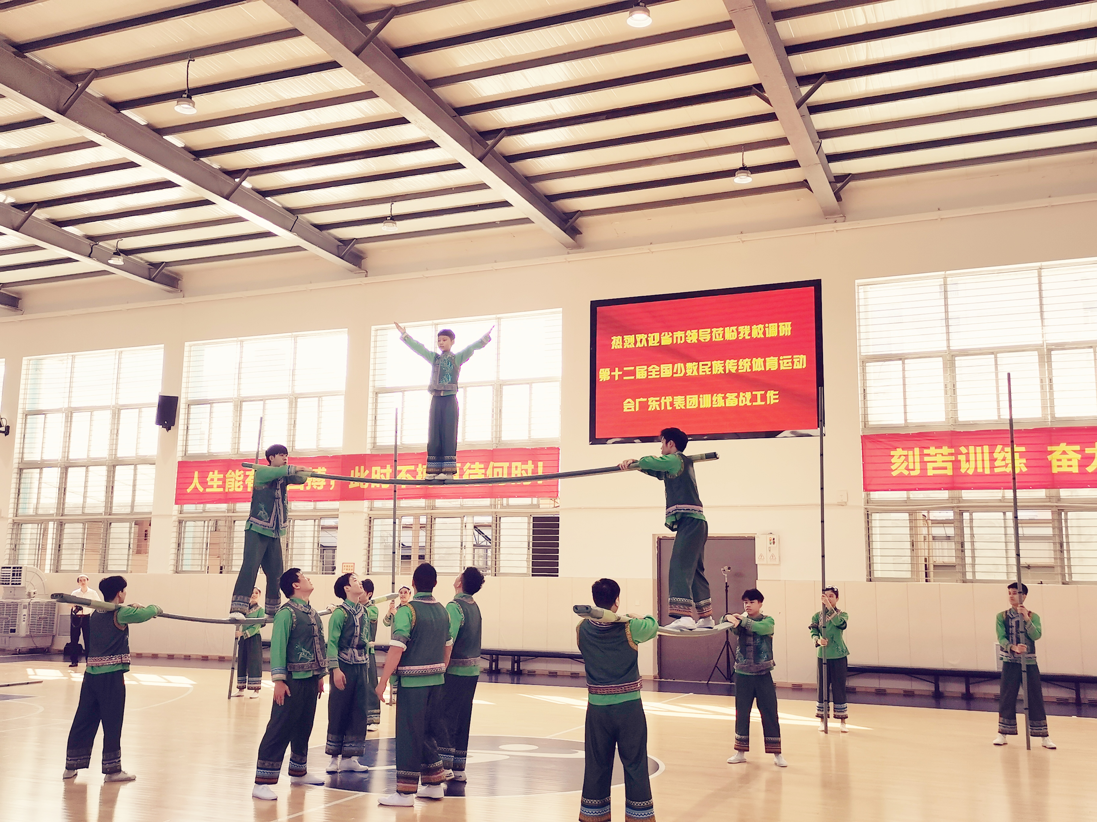 队员情绪波动备战,拼搏精神或成为胜负关键 队员情绪波动备战,拼搏精神或成为胜负关键