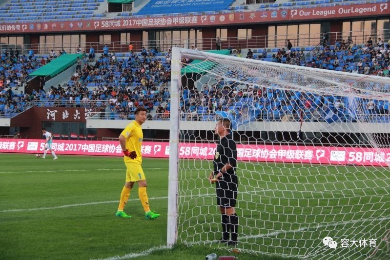 联赛领头羊竞争激烈,各队披荆斩棘 联赛领头羊竞争激烈,各队披荆斩棘