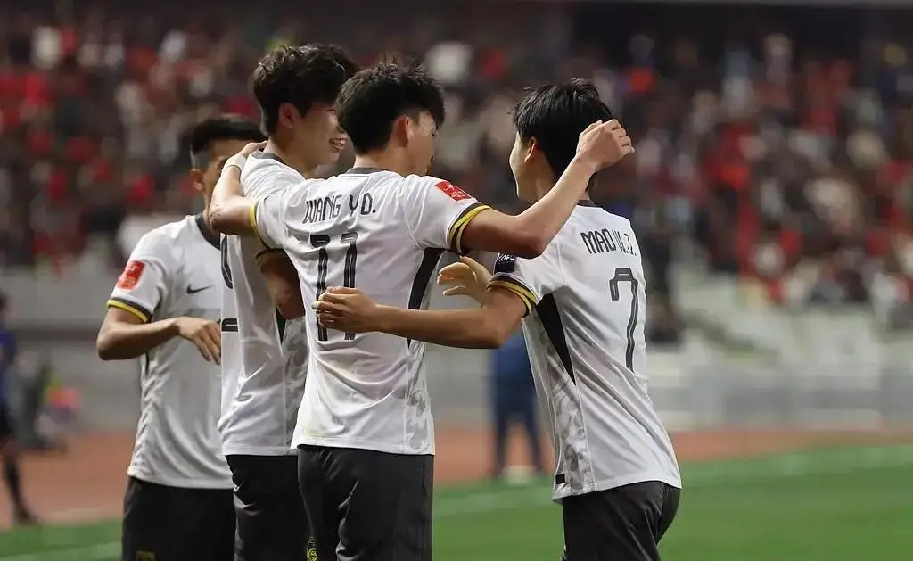 澳大利亚队备战亚洲杯，全队团结一心追求胜利