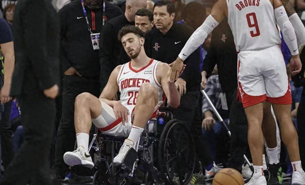 爵士惨败忏悔齐聚,全队失误太多导致香波特受伤 爵士惨败忏悔齐聚,全队失误太多导致香波特受伤