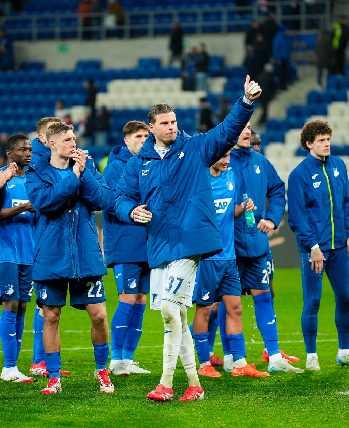 霍芬海姆球员发挥出色,助球队逆转获胜 霍芬海姆球员发挥出色,助球队逆转获胜