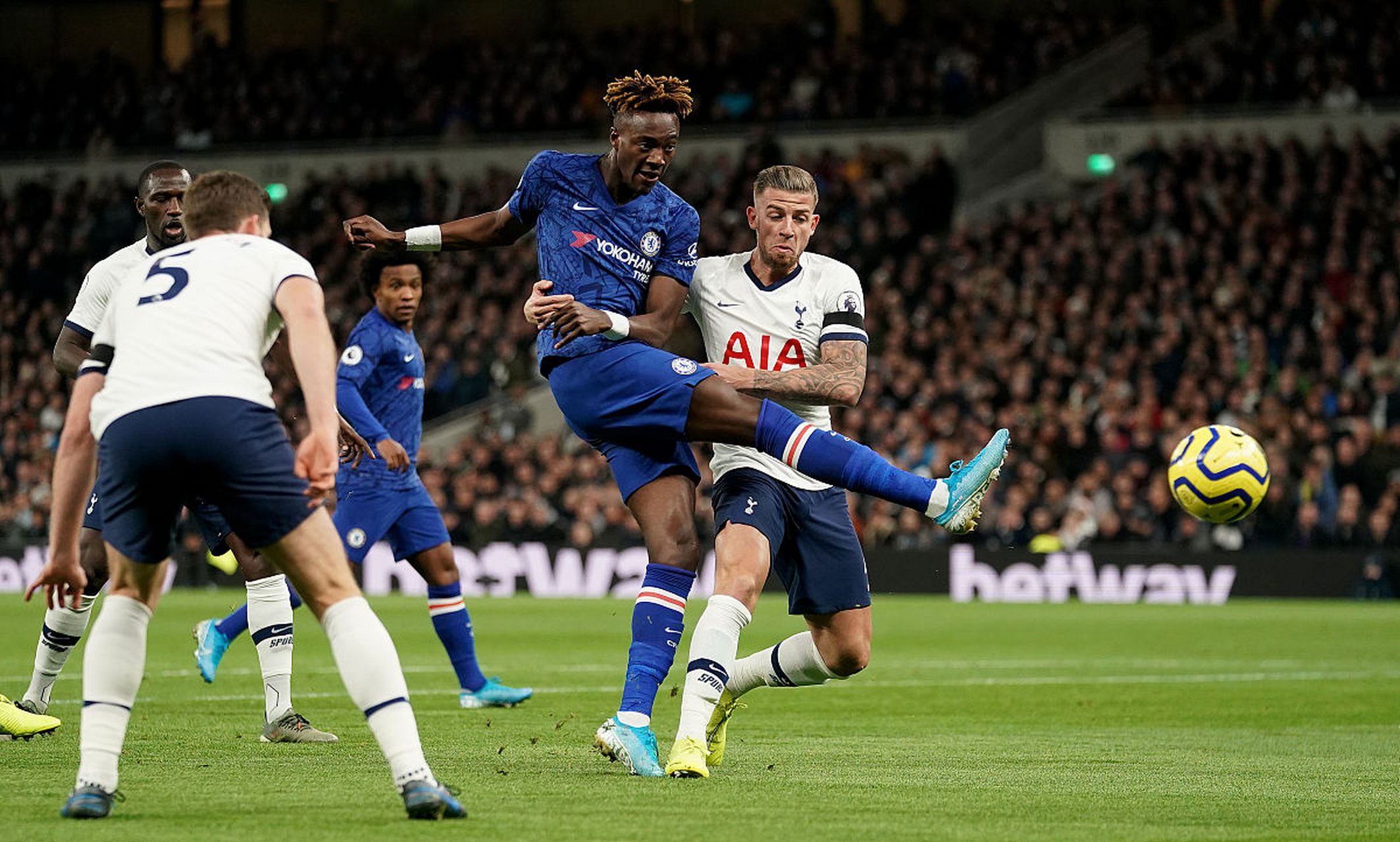 热刺逼平领先球队,保持不败 热刺逼平领先球队,保持不败