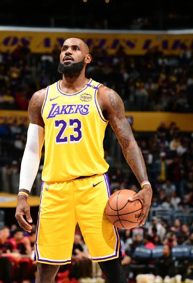 热火大胜湖人取得总决赛首胜 热火大胜湖人取得总决赛首胜