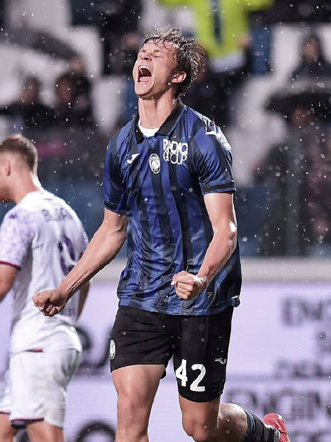 远射进球成为比赛的大亮点 远射进球成为比赛的大亮点