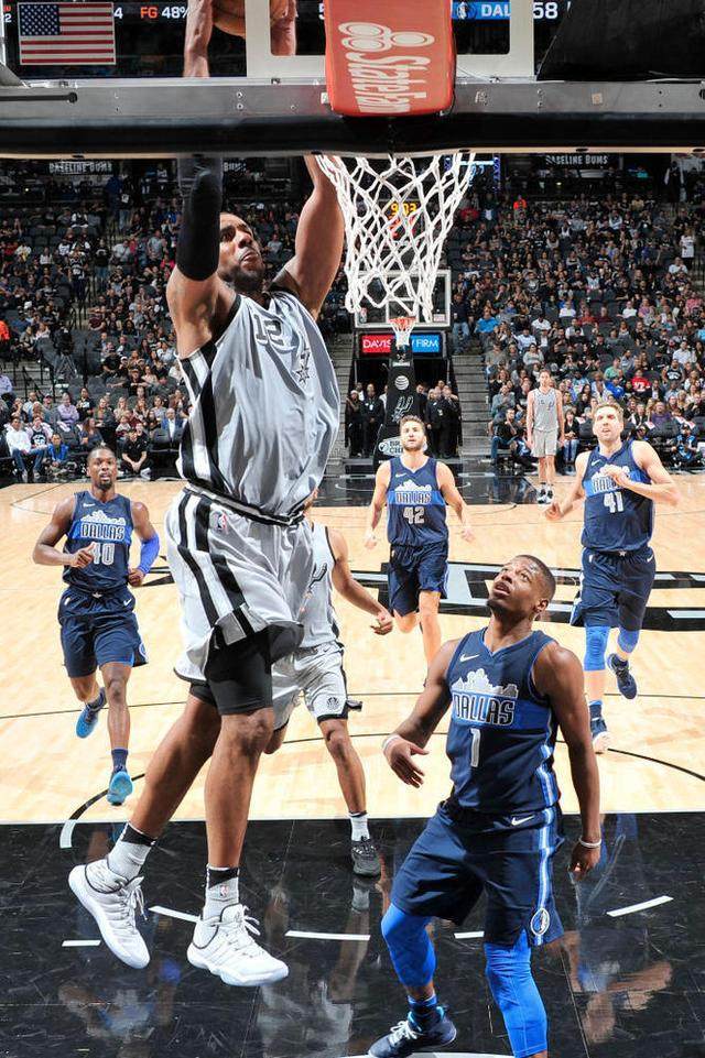 老鹰控卫关键时刻发挥不俗,功不可没 老鹰控卫关键时刻发挥不俗,功不可没