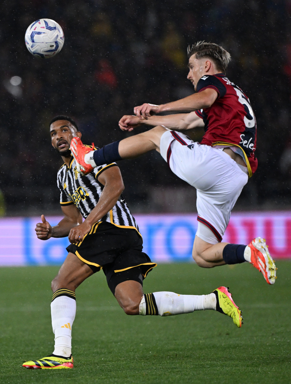 尤文图斯如虚中,三点滑落 尤文图斯如虚中,三点滑落