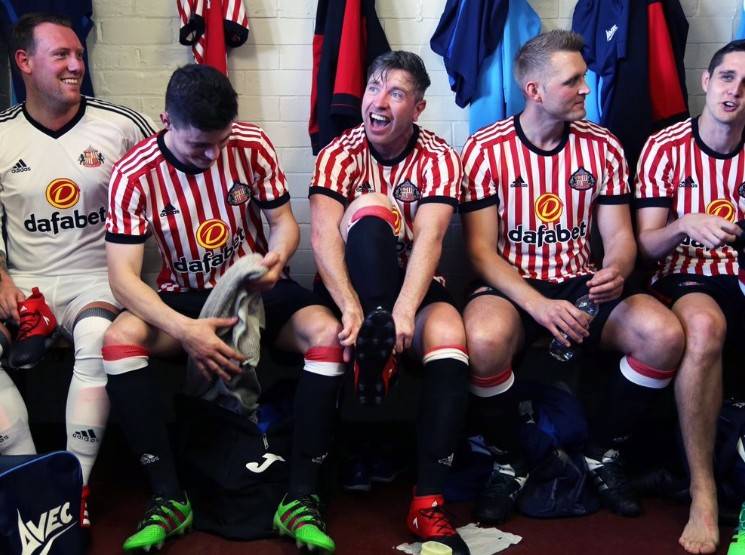 桑德兰获得意外胜利,球迷欢呼不已 桑德兰获得意外胜利,球迷欢呼不已