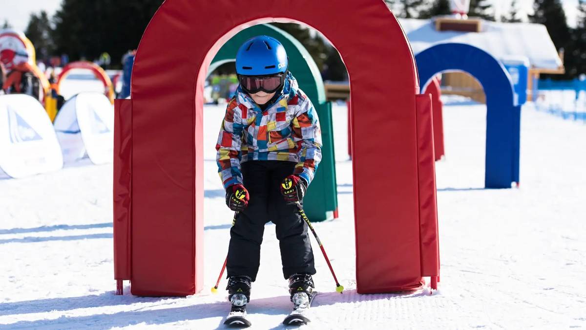 爱体育官方网站-斯洛文尼亚滑雪选手激情滑行，豪取胜利