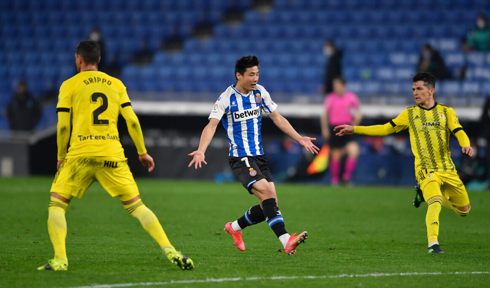 巴黎凤凰队客场战胜劲敌,稳居榜首 巴黎凤凰队客场战胜劲敌,稳居榜首