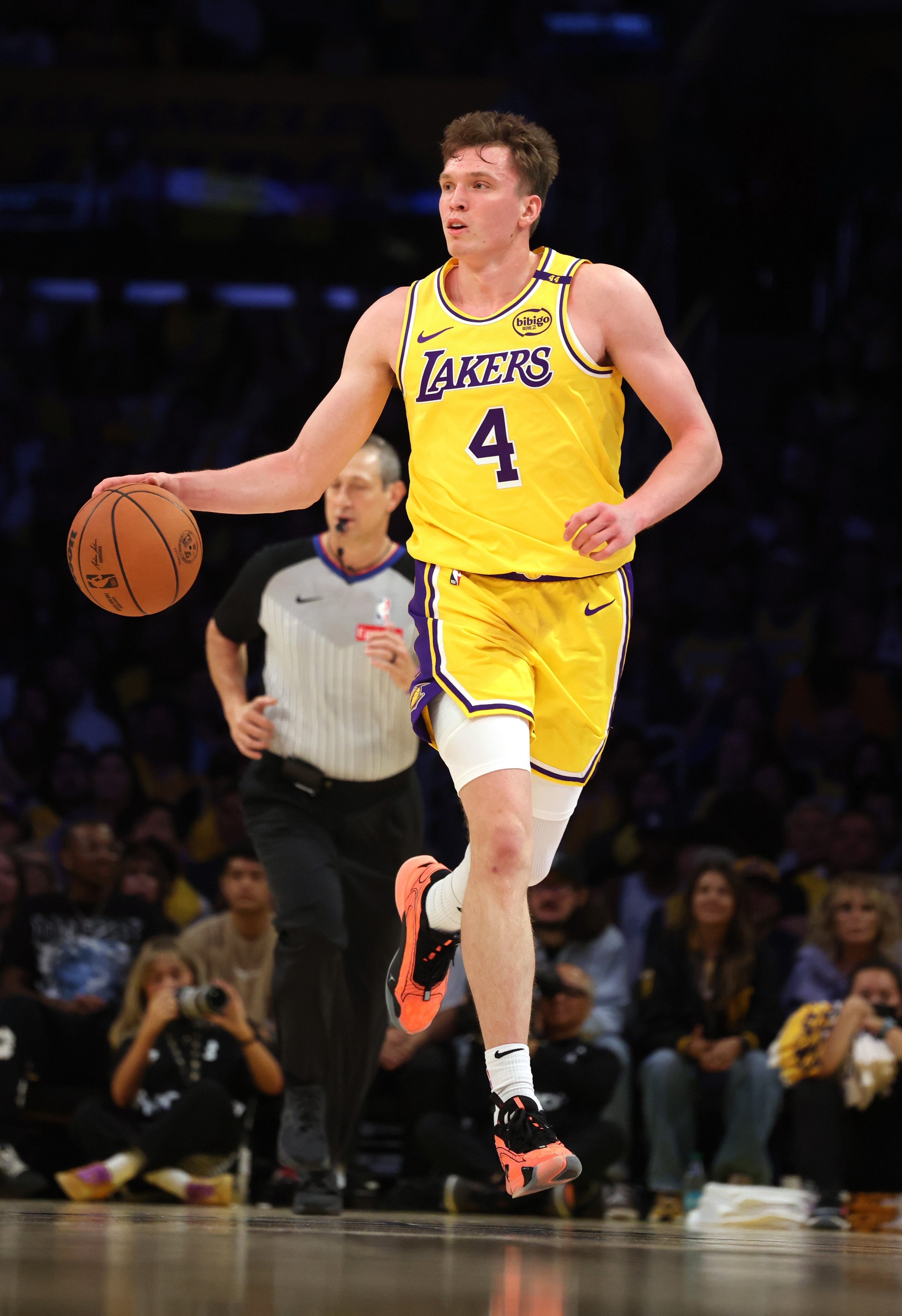 步行者主场力克灰熊,保持领先 步行者主场力克灰熊,保持领先