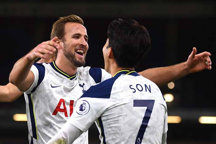 沃尔夫斯堡后防线频繁失误,急需加强训练 沃尔夫斯堡后防线频繁失误,急需加强训练