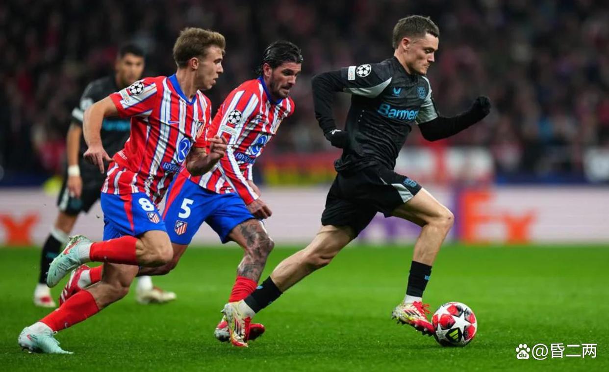 欧冠比赛中发生激动人心的场景 欧冠比赛中发生激动人心的场景