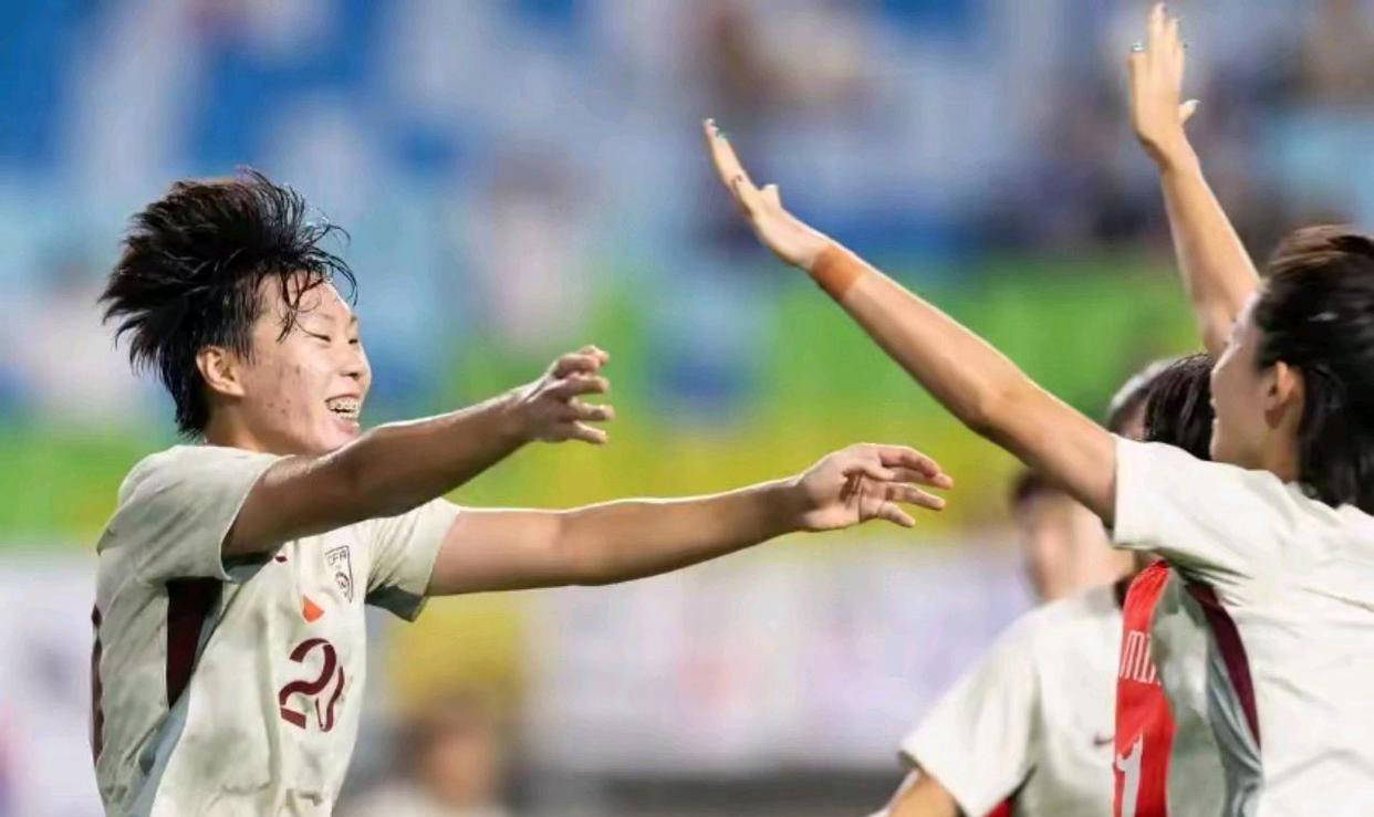 关键时刻实录:女足全力以赴,迎来胜利 关键时刻实录:女足全力以赴,迎来胜利