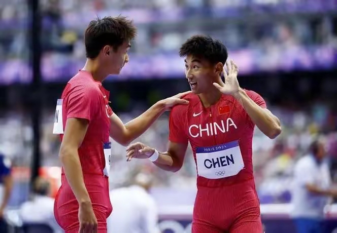 荷兰逆袭获胜，携手晋级欧预赛决赛