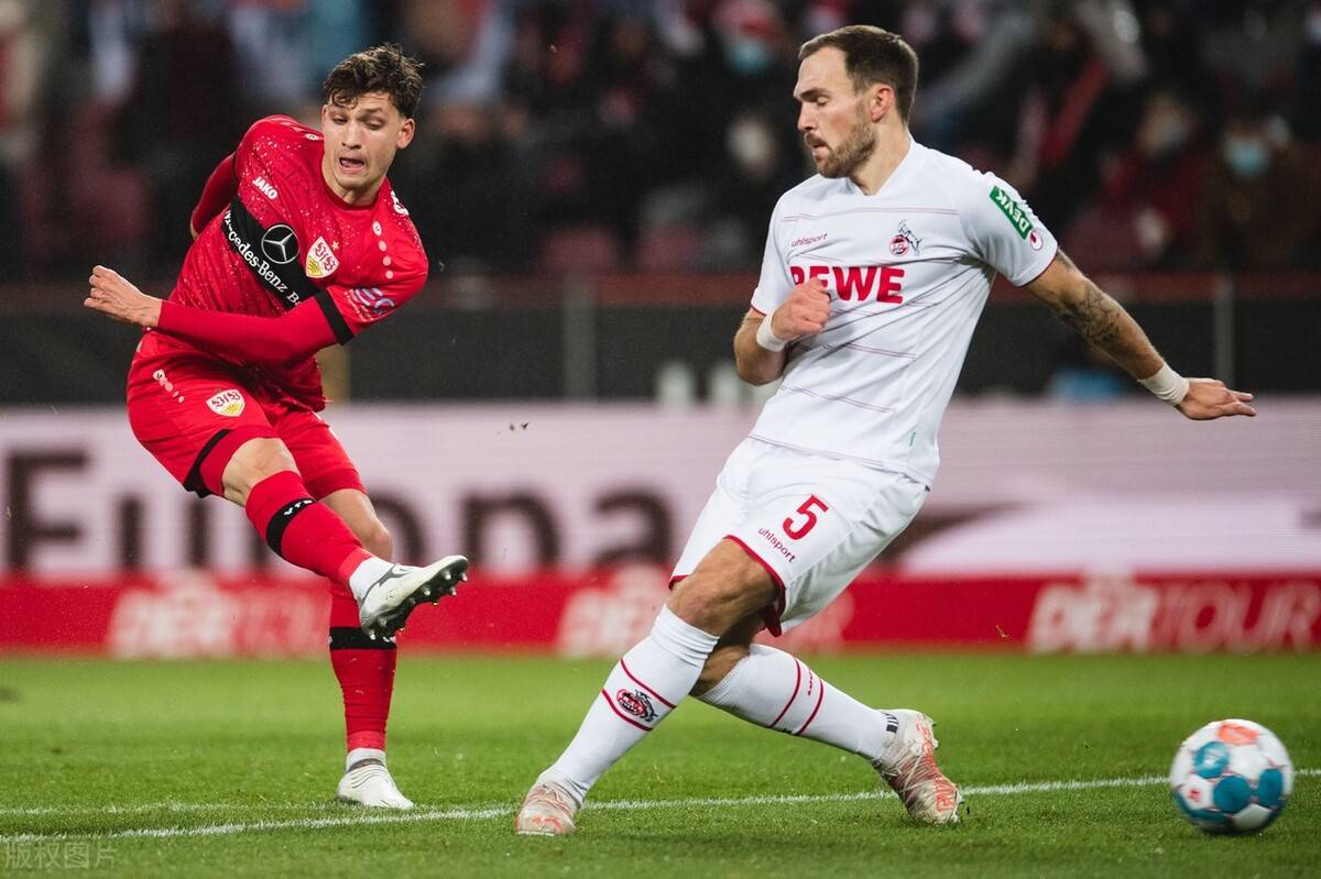 斯图加特遭遇惨败,保级形势严峻 斯图加特遭遇惨败,保级形势严峻