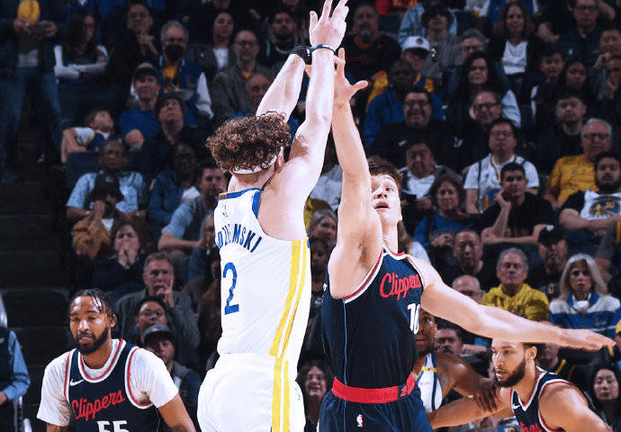 步行者外线手感火热,连下两城光彩赢球 步行者外线手感火热,连下两城光彩赢球