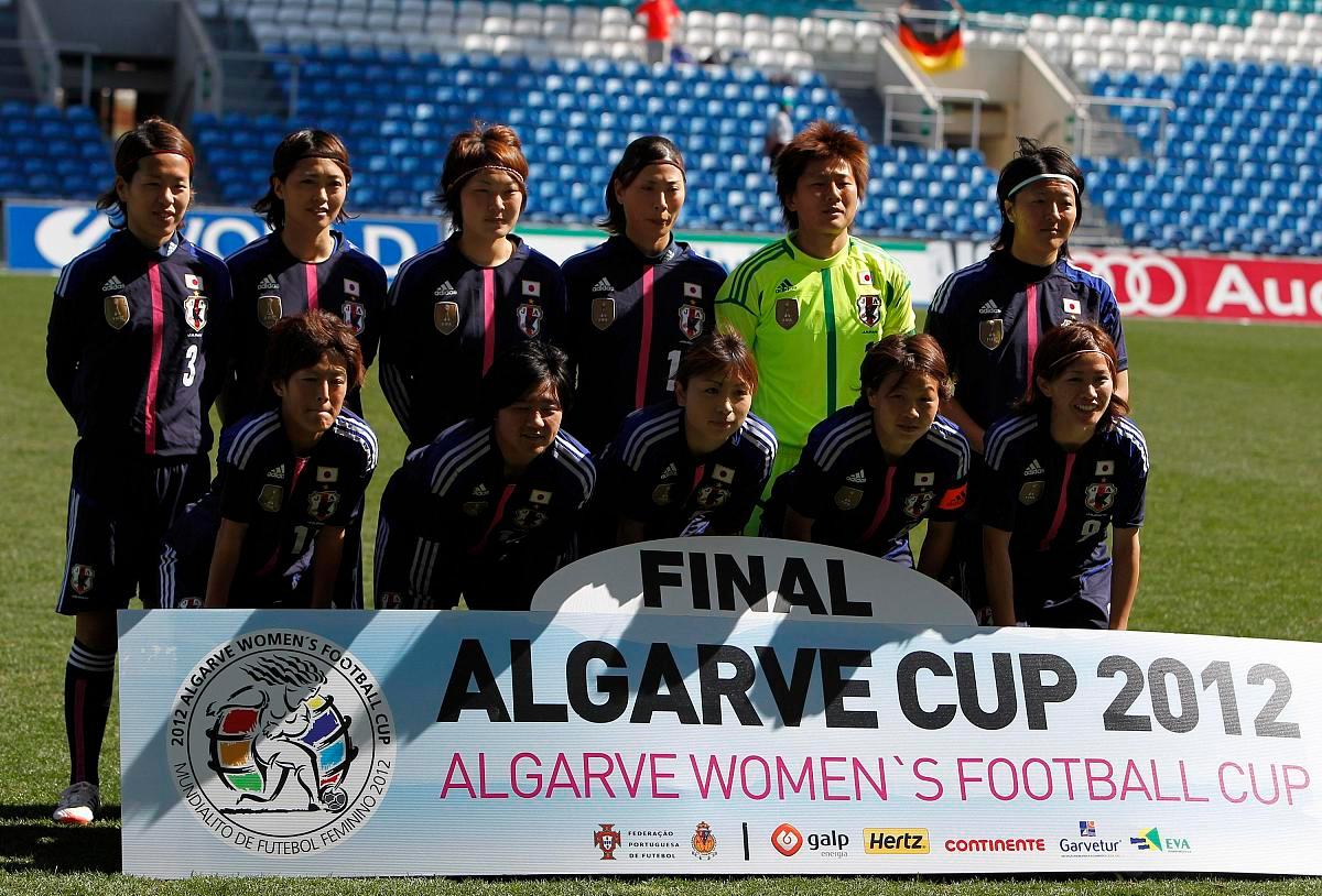 柏林赫塔队紧咬比分,为比赛增添悬念 柏林赫塔队紧咬比分,为比赛增添悬念