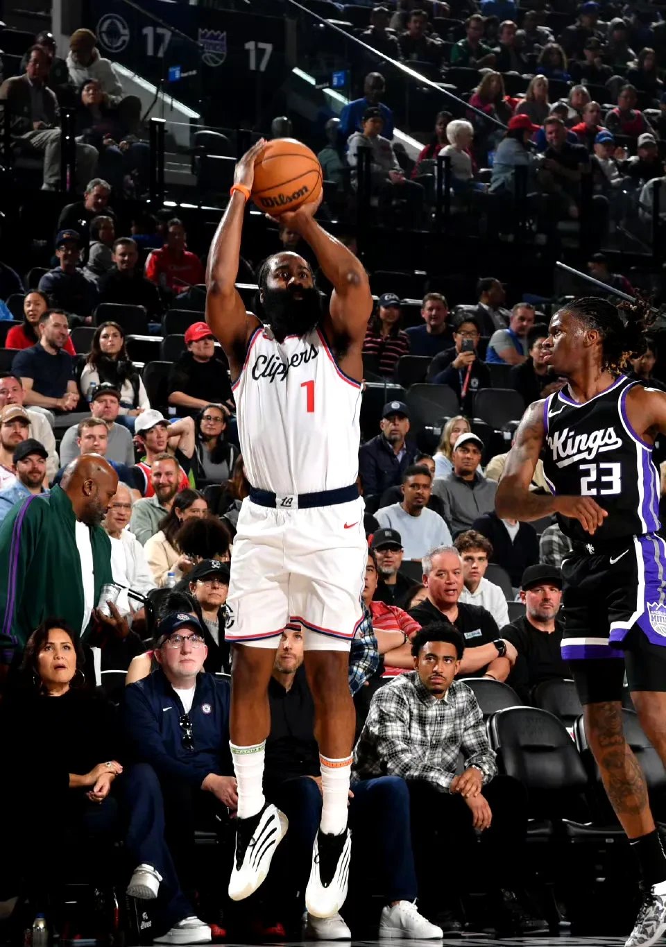 国王队在西部半决赛中逆袭成功,晋级季后赛 国王队在西部半决赛中逆袭成功,晋级季后赛