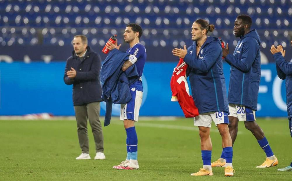 沙尔克04遭遇连败,降级阴影逐渐弥漫 沙尔克04遭遇连败,降级阴影逐渐弥漫