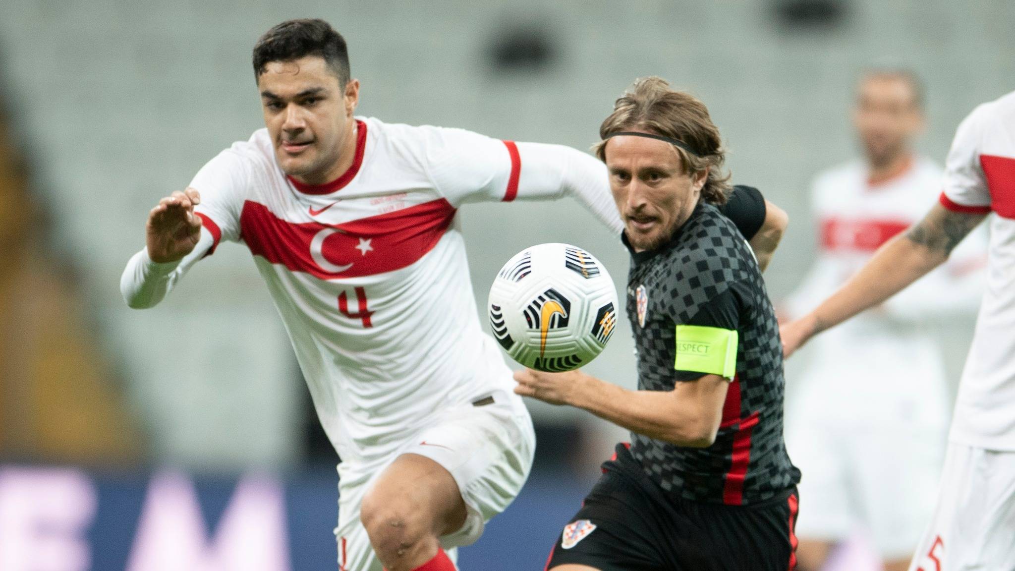 欧预赛比赛开战,各队角逐风生水起 欧预赛比赛开战,各队角逐风生水起