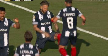 进球庆祝场面热烈球员情义深厚 进球庆祝场面热烈球员情义深厚