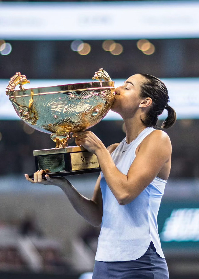 力挽狂澜,女队员在比赛中展现出色表现 力挽狂澜,女队员在比赛中展现出色表现