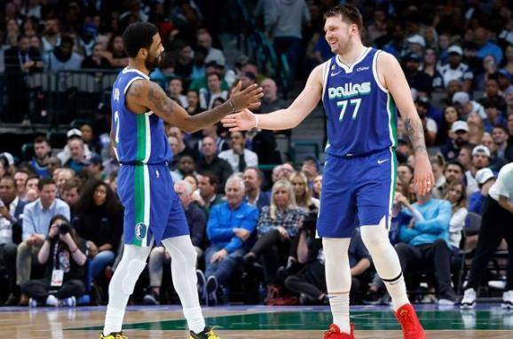 爵士全队发威,牢牢占领西部榜首郎拿总冠军宝座 爵士全队发威,牢牢占领西部榜首郎拿总冠军宝座