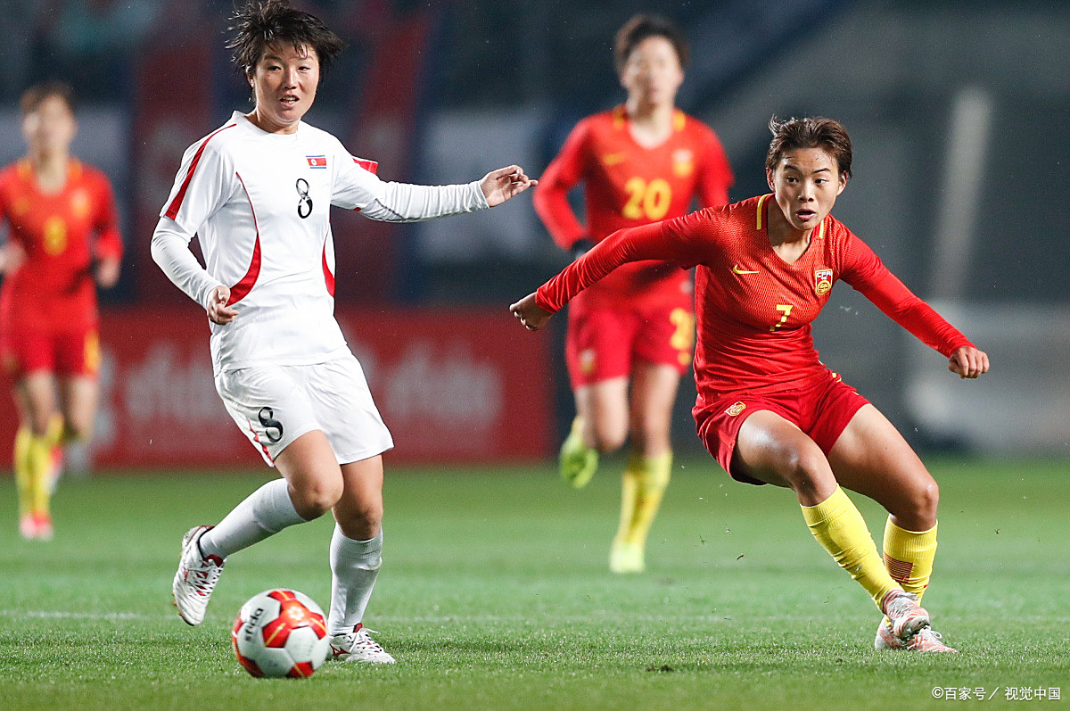 国际赛场上女足队员砥砺前行 国际赛场上女足队员砥砺前行