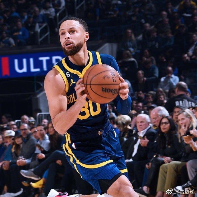 黄蜂主场逆袭鹈鹕,胡佛神勇得分助球队实现翻盘 黄蜂主场逆袭鹈鹕,胡佛神勇得分助球队实现翻盘