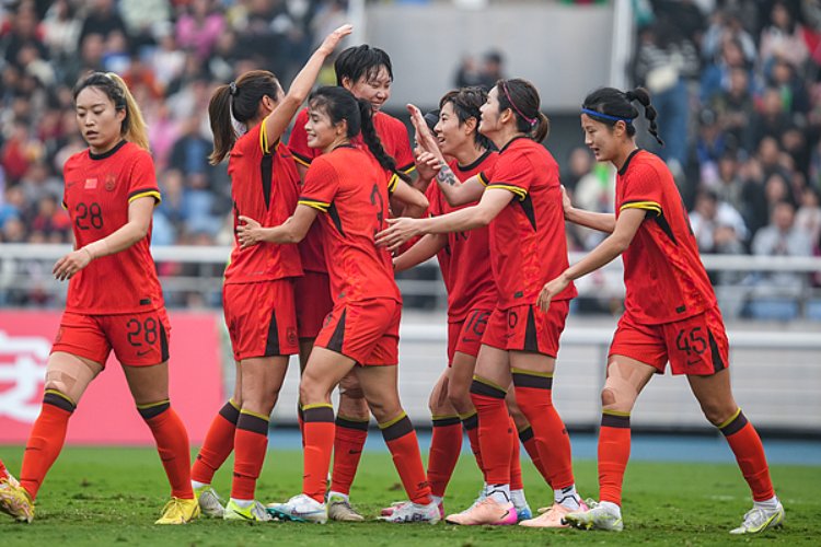 青海女足对阵北京队,争夺胜利 青海女足对阵北京队,争夺胜利